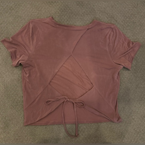 lululemon back cutout workout top - Picture 2 of 2